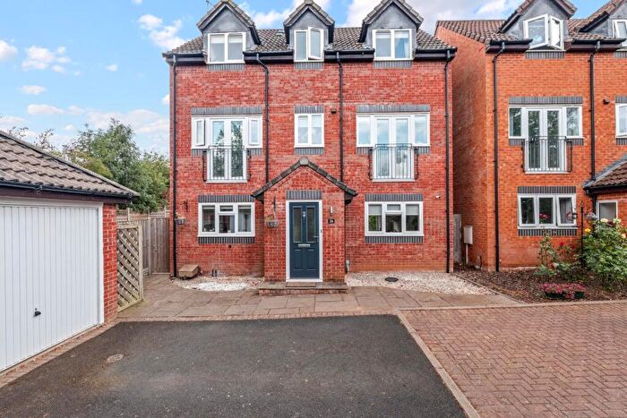 4 Bedroom Detached House For Sale In Withy Bank, Leamington Spa, CV31