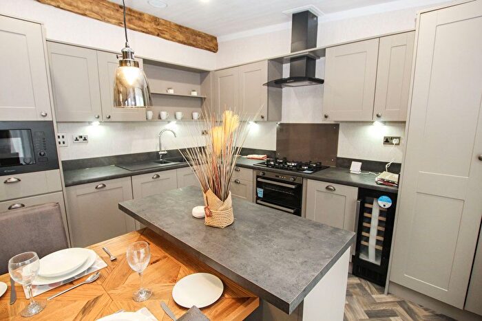 2 Bedroom Bungalow For Sale In Lodge - Chertsey Lane, Staines-Upon-Thames, TW18