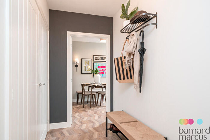 1 Bedroom Apartment For Sale In High Road, Finchley, London, N12