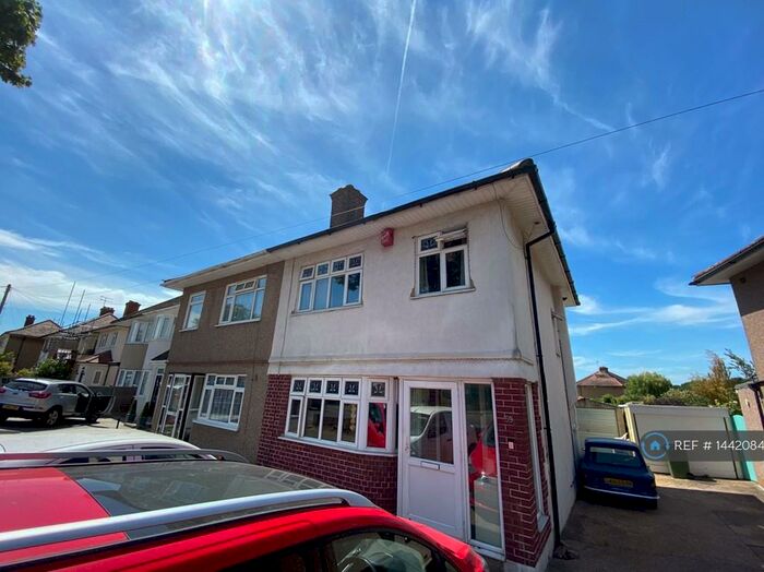 3 Bedroom Semi-Detached House To Rent In Lynwood Drive, Romford, RM5