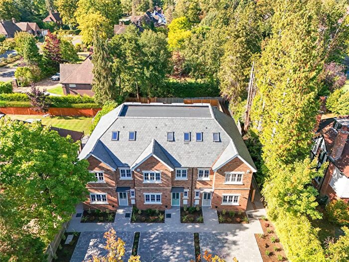 3 Bedroom Town House For Sale In Hersham Road, Walton-On-Thames, KT12