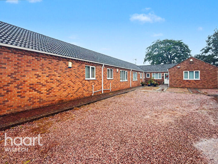 6 Bedroom Bungalow For Sale In The Barracks, Gorefield, PE13