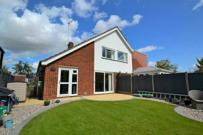 2 Bedroom Semi-Detached House To Rent In Headingley Close, Stevenage, SG1