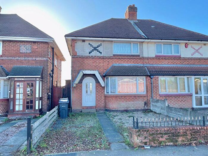 3 Bedroom Semi Detached House For Sale In Dyas Road, Great Barr, Birmingham, B44