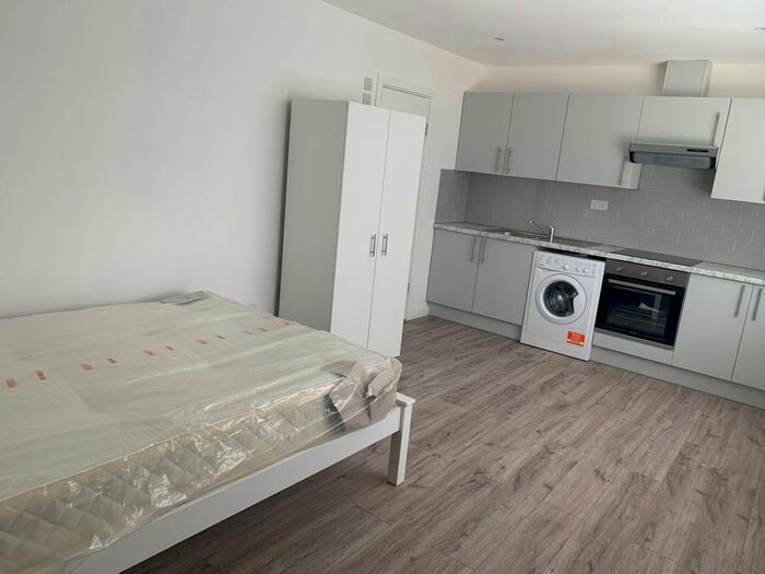 Studio To Rent In Orpington, London, BR5