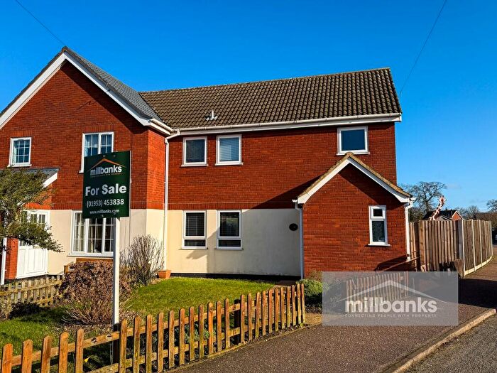 3 Bedroom Semi Detached House For Sale In Springfields, Attleborough, Norfolk, NR17