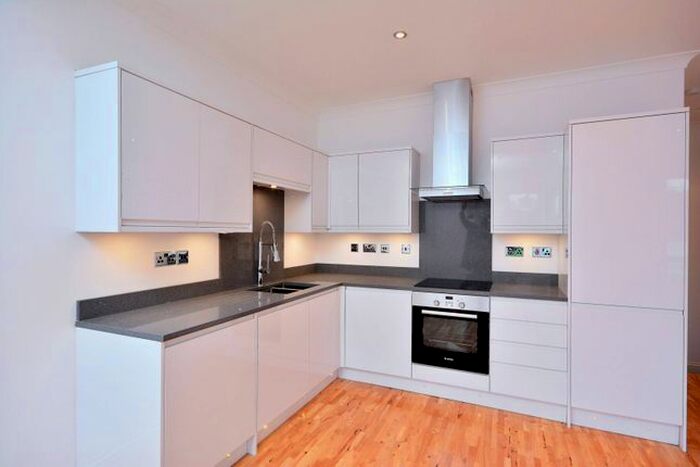 3 Bedroom Flat To Rent In Pyrmont Road, Chiswick, London, W4
