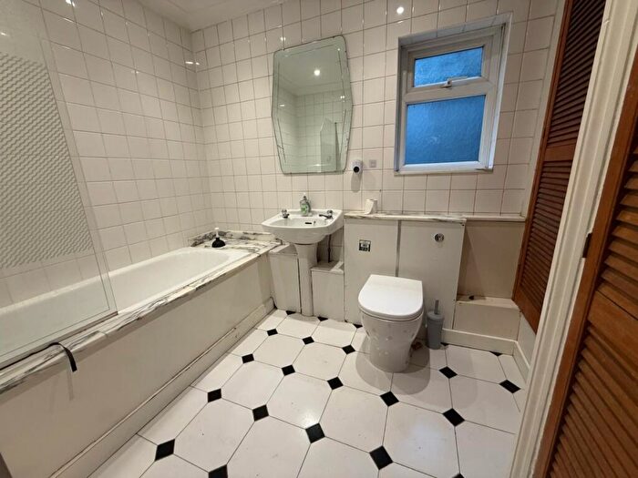 1 Bedroom Flat To Rent In Hampden Road, Turnpike Lane, N8