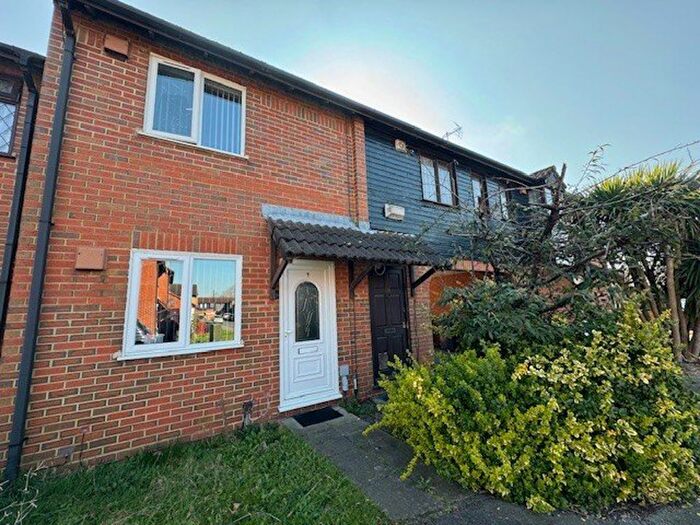 2 Bedroom Property To Rent In Flamborough Spur, Cippenham, Slough, SL1