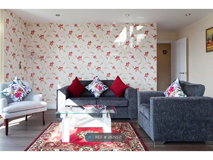 2 Bedroom Flat To Rent In Mill Park, Cambridge, CB1