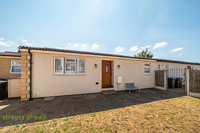 2 Bedroom Bungalow For Sale In Sutherland Road, Croydon, CR0
