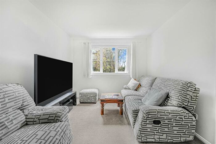 1 Bedroom Apartment For Sale In Tempsford Close, Enfield Town, EN2