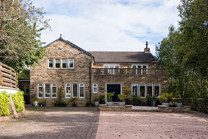 4 Bedroom Detached House For Sale In Rufford Avenue, Yeadon, Leeds, West Yorkshire, LS19