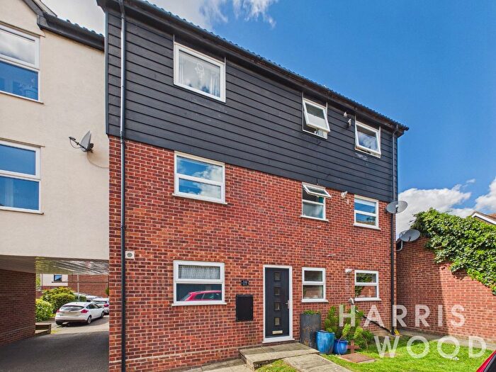 2 Bedroom Flat For Sale In Stonecrop, Colchester, Essex, CO4