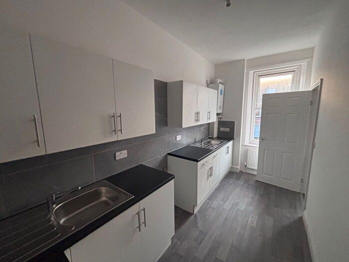 4 Bedroom Maisonette To Rent In Windsor Avenue, Gateshead, NE8