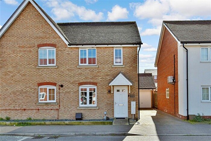 3 Bedroom Semi Detached House For Sale In Eveas Drive, Sittingbourne, Kent, ME10