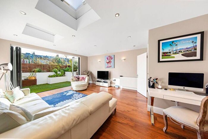 4 Bedroom Semi Detached House To Rent In Forthbridge Road, Battersea, London, SW11