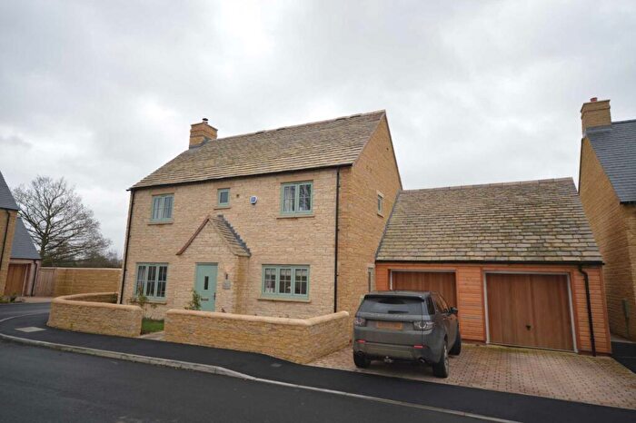 4 Bedroom Detached House To Rent In Swailbrook Place, Kingham, OX7