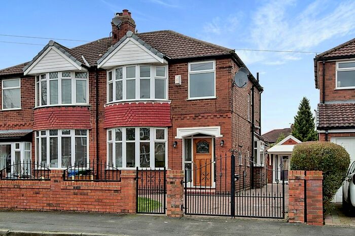 3 Bedroom Semi-Detached House To Rent In Briarlands Avenue, Sale, Greater Manchester, M33