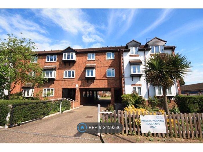 2 Bedroom Flat To Rent In Off Eskdale Avenue, Northolt, UB5