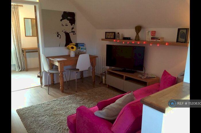 1 Bedroom Flat To Rent In Crows Lane, Alton, GU34