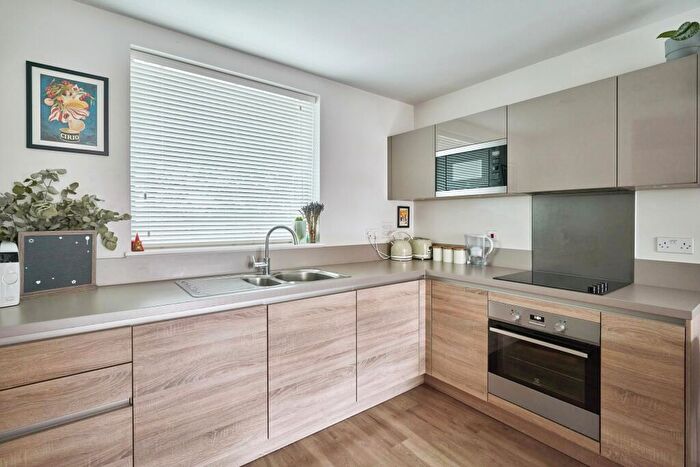 2 Bedroom Flat For Sale In Hammersley Road, London, E16