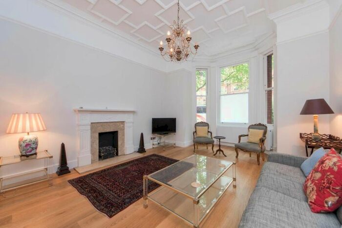 2 Bedroom Flat To Rent In Lower Sloane Street, London, SW1W