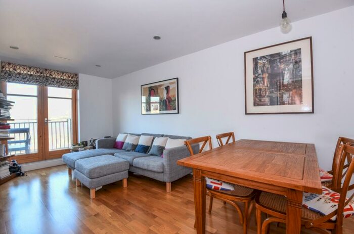 2 Bedroom Flat To Rent In Holloway Road, Islington, London, N7
