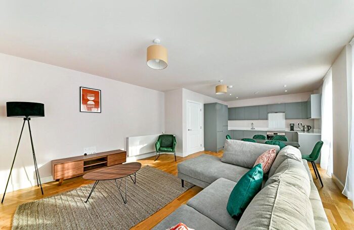 3 Bedroom Flat To Rent In The Oakwood, Colina Road, London, N15