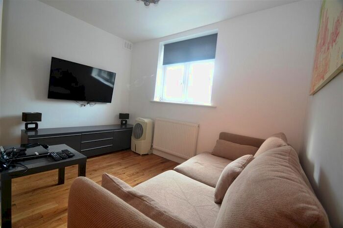 1 Bedroom Flat To Rent In Hartfield Road, London, SW19