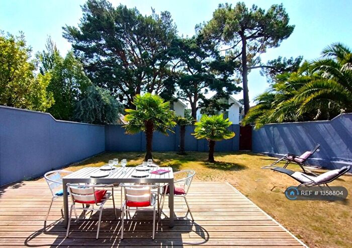 3 Bedroom Bungalow To Rent In Panorama Rd, Poole, BH13