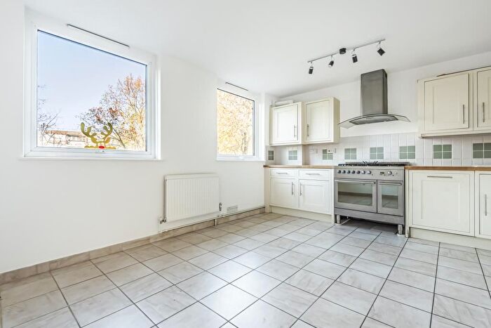 3 Bedroom Flat To Rent In Barnwood Close, Maida Vale, W9