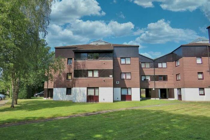 Flat To Rent In Ifield, Crawley, RH11