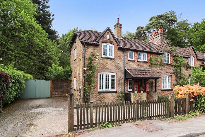 4 Bedroom Semi-detached House For Sale In Kitsmead Lane, Longcross, Chertsey, KT16