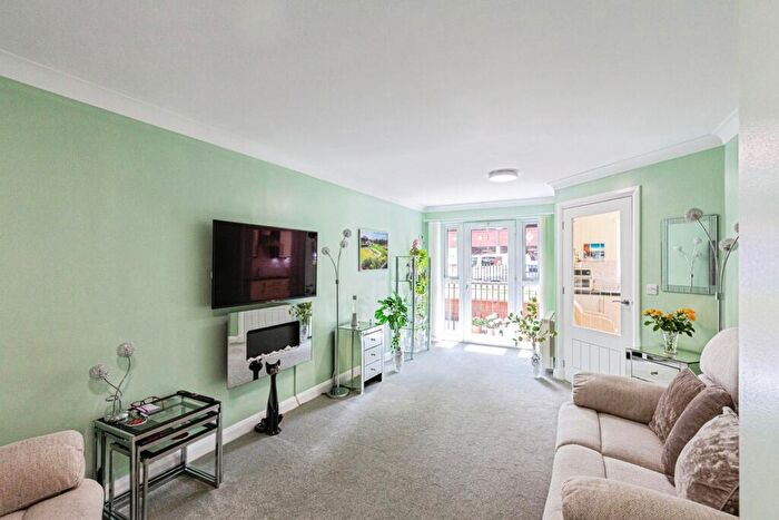 1 Bedroom Flat For Sale In Ashton View, Lytham St. Annes, Lancashire, FY8