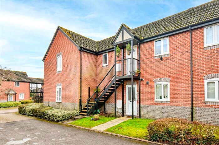 1 Bedroom Maisonette For Sale In Adwood Court, Thatcham, Berkshire, RG19