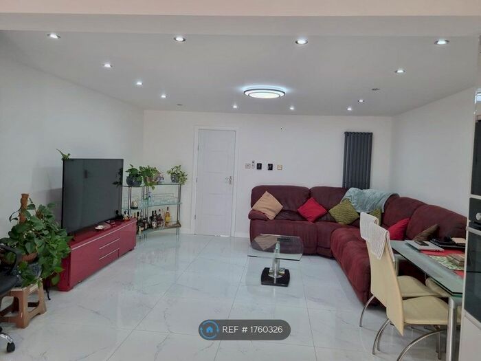 4 Bedroom Terraced House To Rent In Vanguard, London, NW9