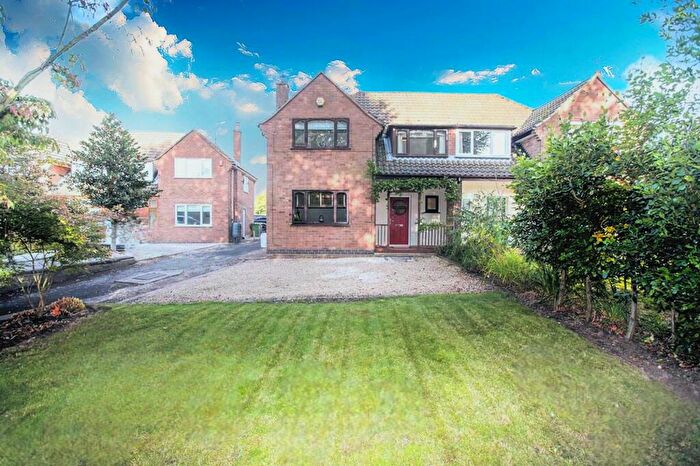 3 Bedroom Semi-Detached House For Sale In Castle Road, Hartshill, CV10