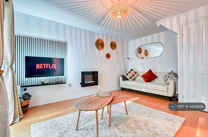 3 Bedroom Semi-Detached House To Rent In Thorpe Court, Solihull, B91