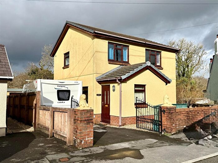3 Bedroom Detached House For Sale In Hendre Road, Capel Hendre, Ammanford, SA18