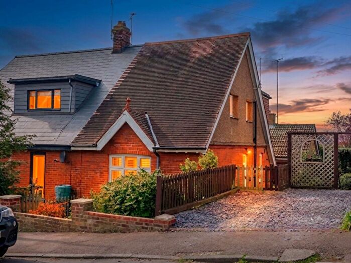 3 Bedroom Semi-Detached House For Sale In Crown Hill, Rayleigh, SS6