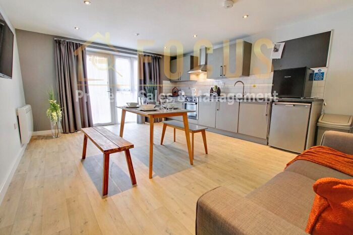 2 Bedroom Town House To Rent In Clarendon Park Road, Leicester, LE2