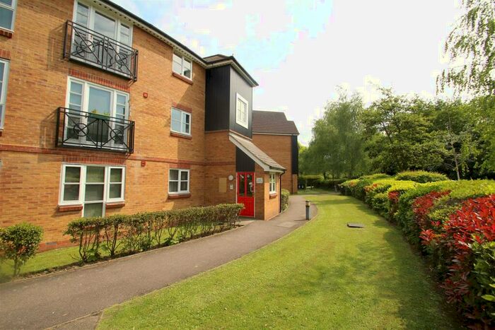 2 Bedroom Flat To Rent In Imperial Way, Apsley, Hemel Hempstead, HP3
