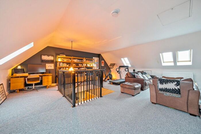 2 Bedroom Flat For Sale In Kelly Avenue, London, SE15