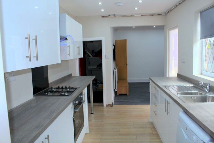 5 Bedroom Detached House To Rent In Balfour Road, Lenton, Nottingham, NG7