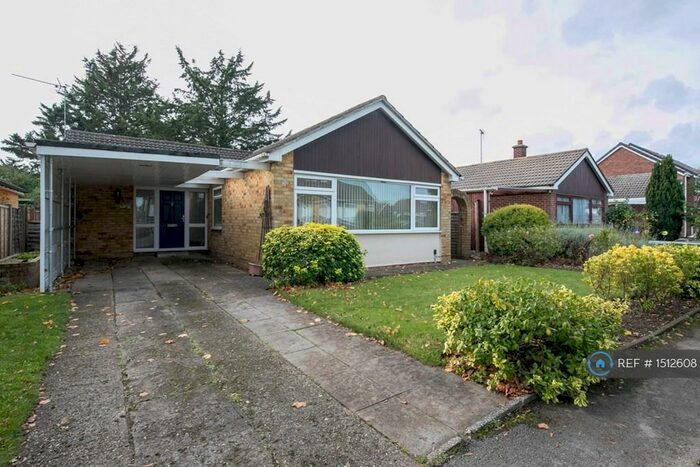 3 Bedroom Bungalow To Rent In Badminton Road, Maidenhead, SL6