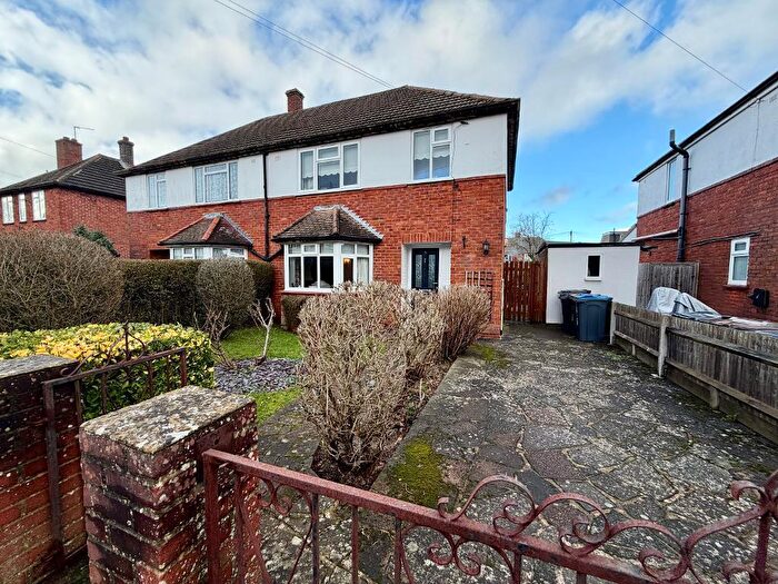 3 Bedroom Semi Detached House For Sale In Claremont Close, Sanderstead, Surrey, CR2