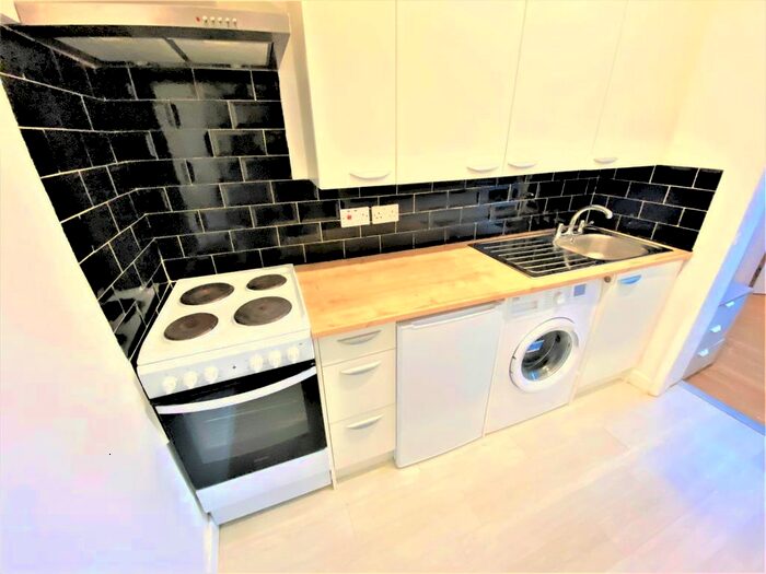 1 Bedroom Studio To Rent In Tiverton Road, Hounslow, TW3