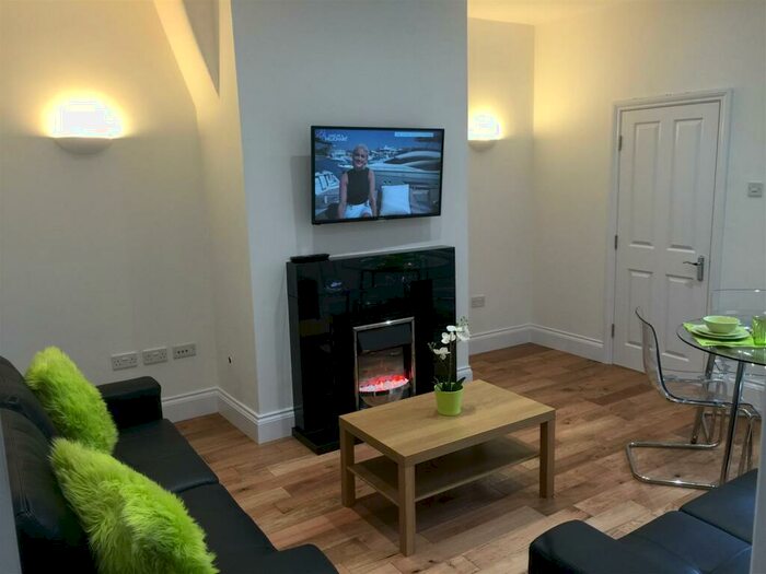 2 Bedroom Apartment To Rent In Hazelwood Avenue, NE2