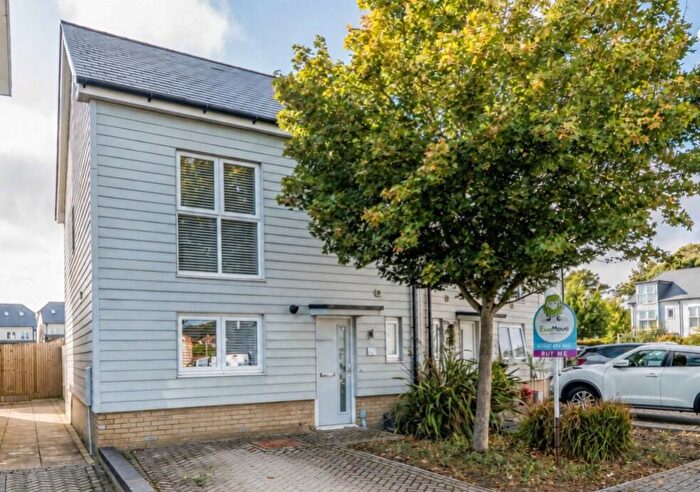 2 Bedroom End Of Terrace House For Sale In Kings Way, Folkestone, CT19